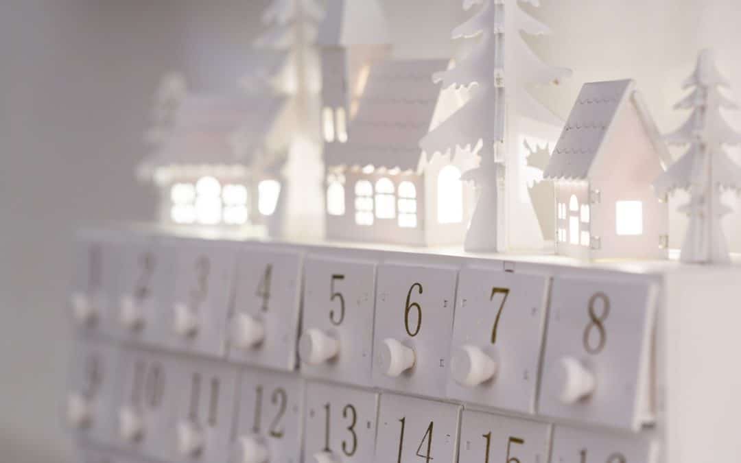 Adventi naptár világító ablakú házakkal, Karácsonyvárás